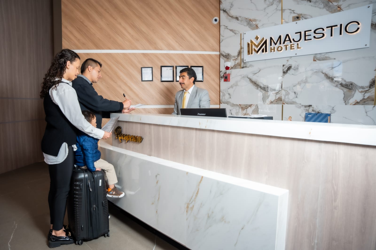 Recepción de Majestic Hotel, en el mismo edificio de Majestic Mall